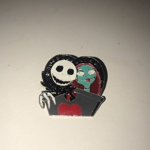 Jack and sally enamel pin 🌟⚰️💀